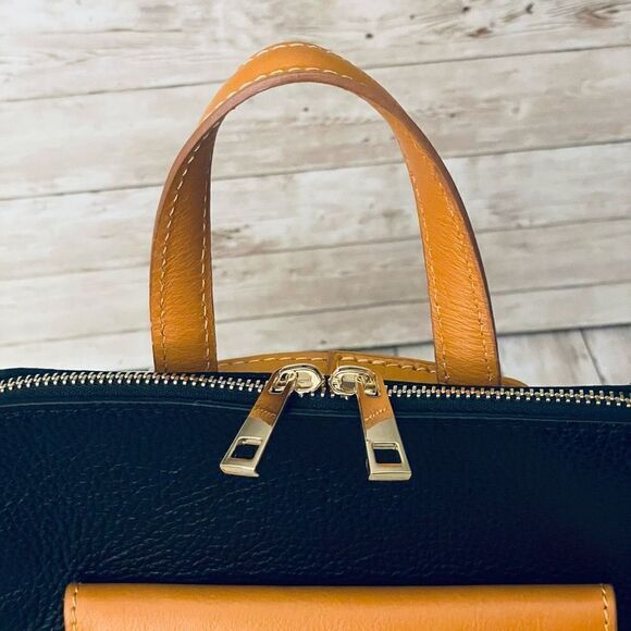 NWT DIVINA FIRENZE Black Tan Pebbled Italian Leather Convertible Backpack Bag main image 8